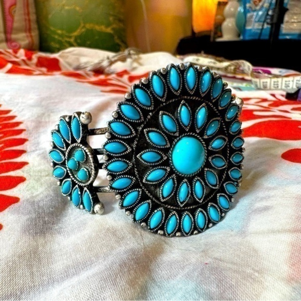 Beautiful Vintage Costume Turquoise bangle By Avon